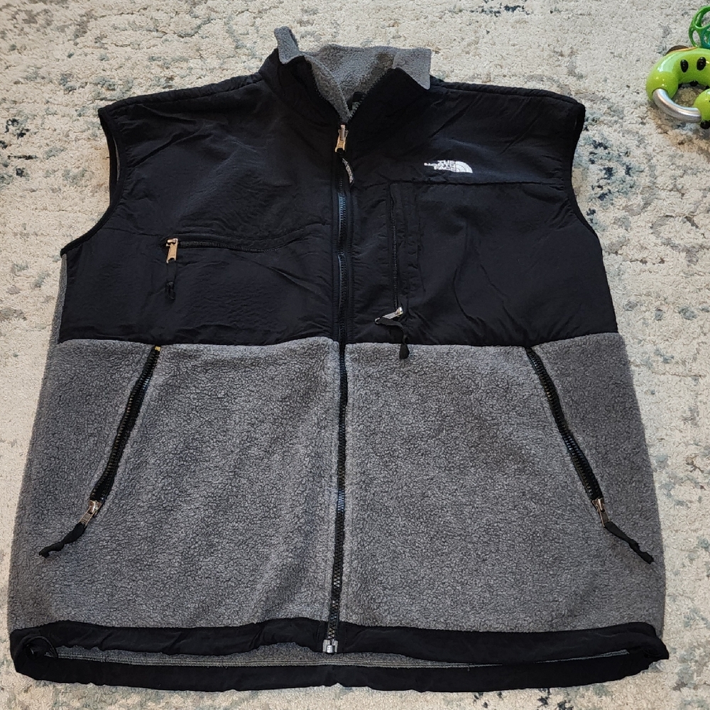 The North Face Retro Denali Vest in grey and black Polartec fleece